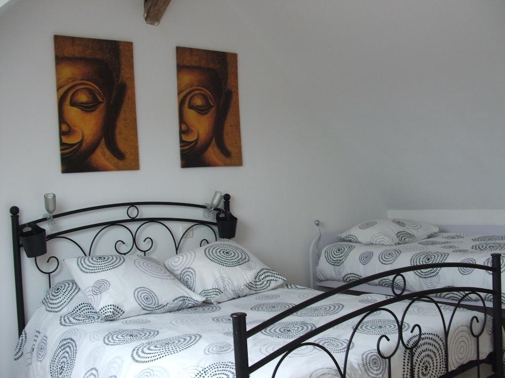 La Grange De La Gandonnerie Villa Bauge-en-Anjou Room photo